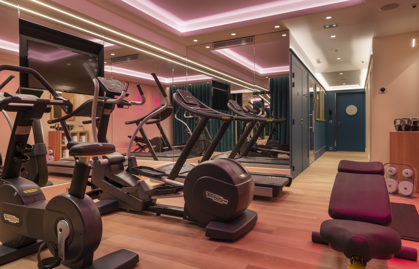 Bar dell'Hôtel Victor Hugo Paris Kléber, luogo ideale per un appuntamento d'affari discreto o un cocktail vicino al Trocadéro.